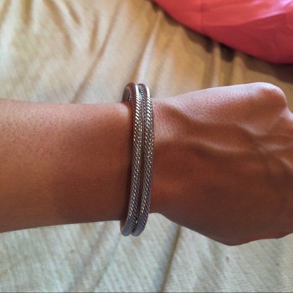 Gold and silver bangle bracelet - Picture 2 of 3